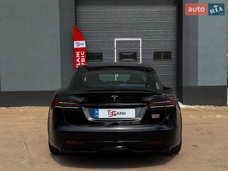 Лифтбек Tesla Model S 2022 в Киеве