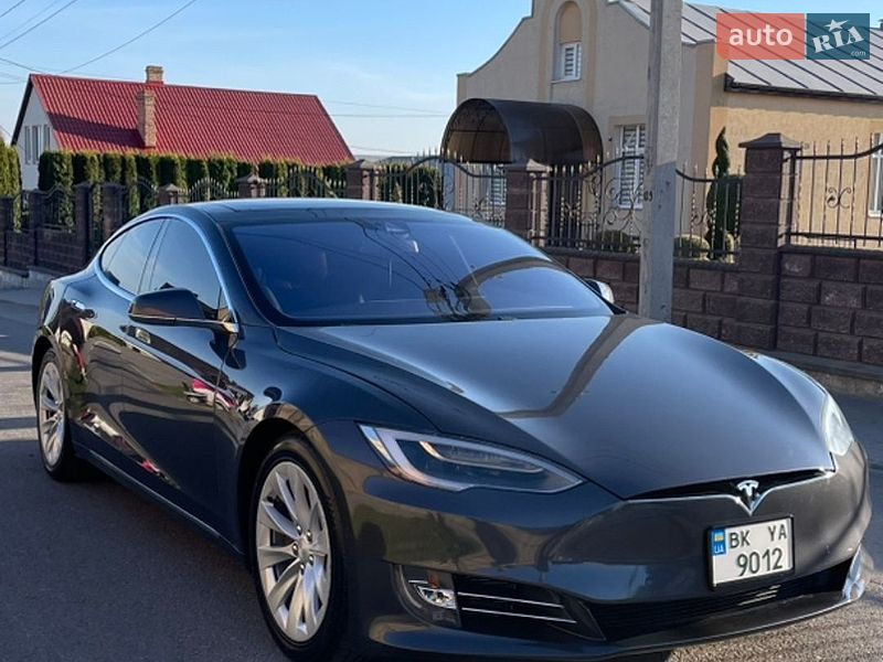 Лифтбек Tesla Model S 2016 в Ровно