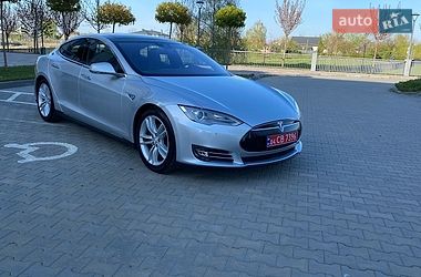 Лифтбек Tesla Model S 2015 в Киеве
