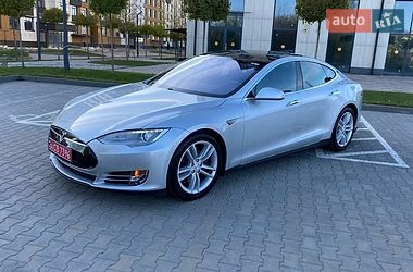 Ліфтбек Tesla Model S 2015 в Києві
