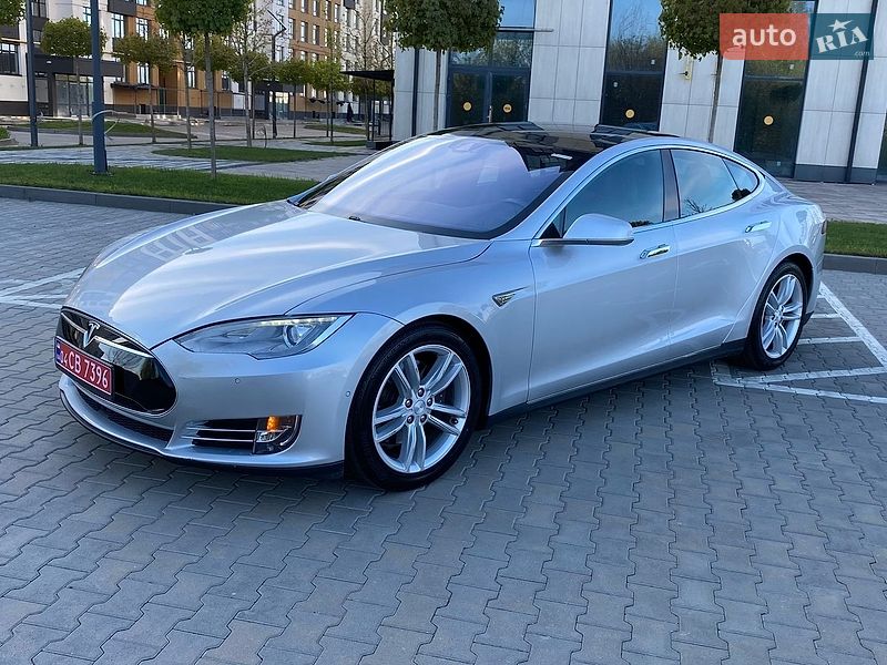 Ліфтбек Tesla Model S 2015 в Києві