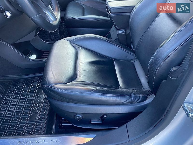 Ліфтбек Tesla Model S 2015 в Києві