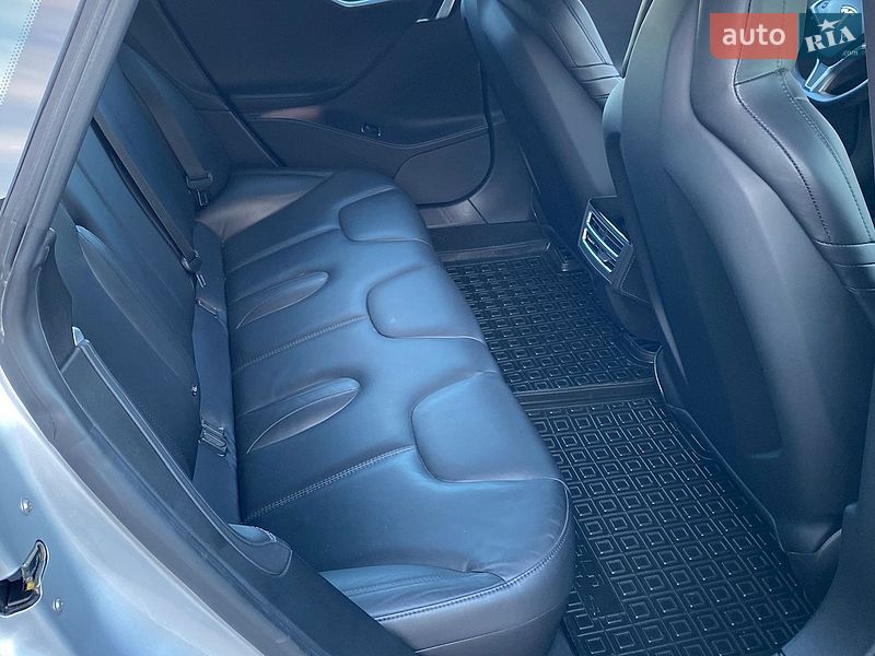 Ліфтбек Tesla Model S 2015 в Києві