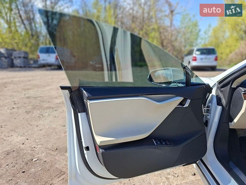 Ліфтбек Tesla Model S 2017 в Києві