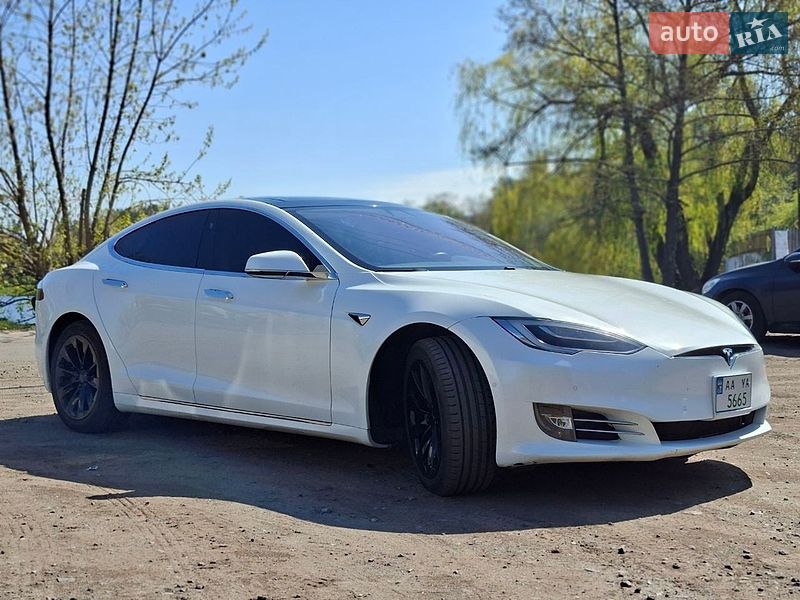 Ліфтбек Tesla Model S 2017 в Києві