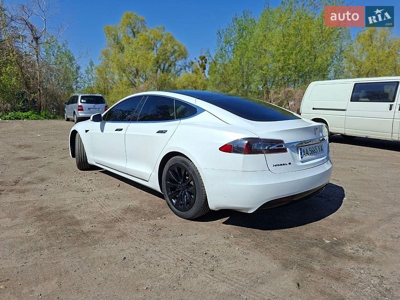 Ліфтбек Tesla Model S 2017 в Києві
