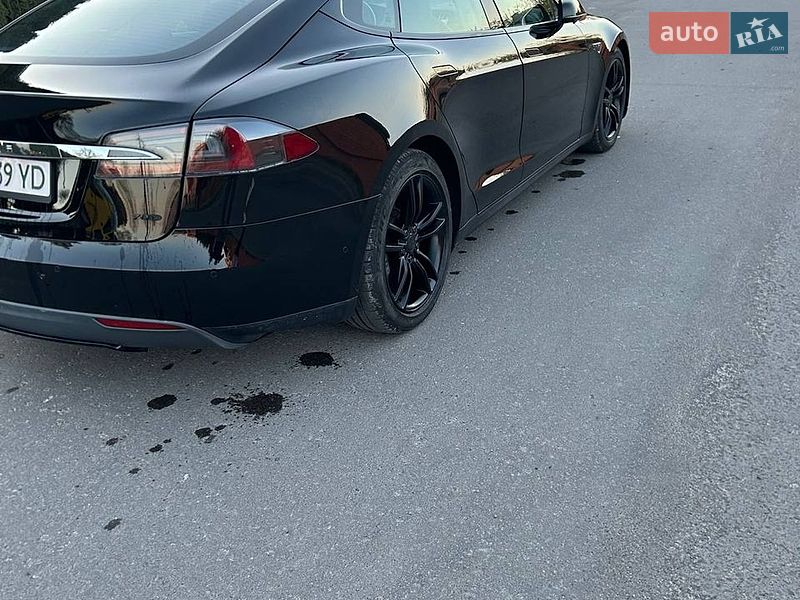 Лифтбек Tesla Model S 2015 в Львове