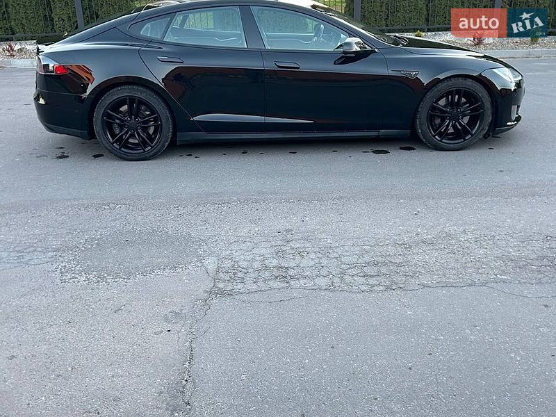 Tesla Model S 2015