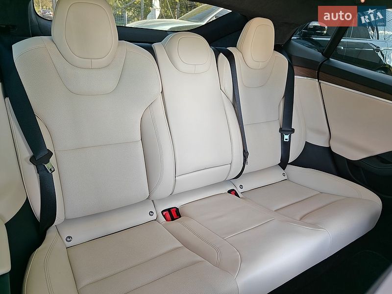 Лифтбек Tesla Model S 2021 в Львове