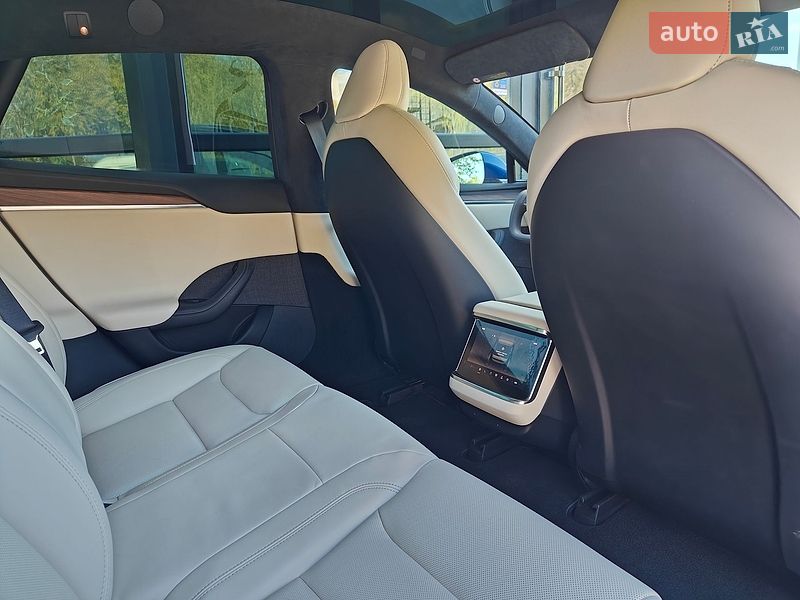 Лифтбек Tesla Model S 2021 в Львове