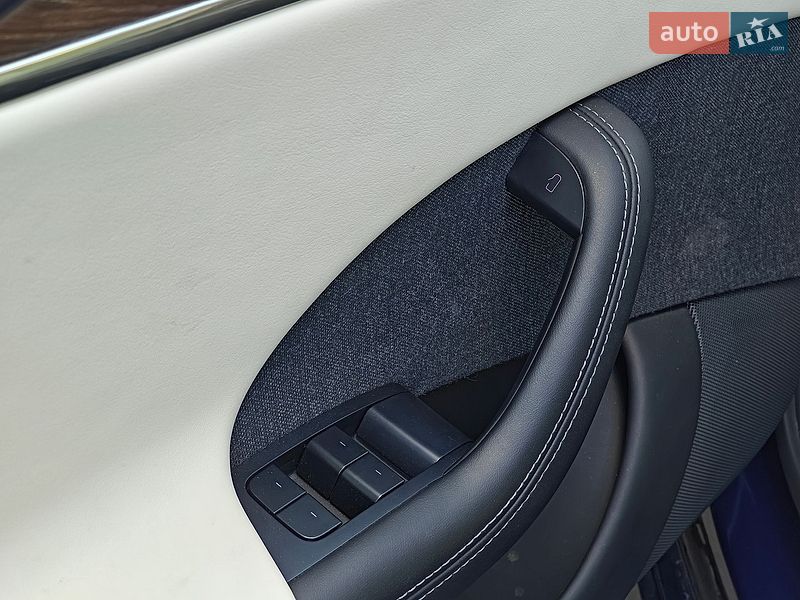 Лифтбек Tesla Model S 2021 в Львове