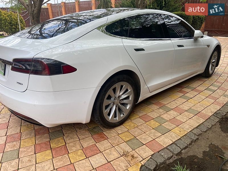Ліфтбек Tesla Model S 2016 в Миколаєві