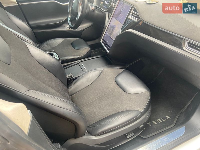 Ліфтбек Tesla Model S 2016 в Миколаєві