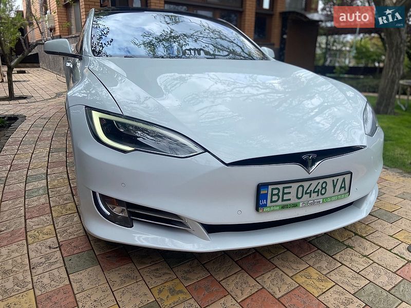 Ліфтбек Tesla Model S 2016 в Миколаєві