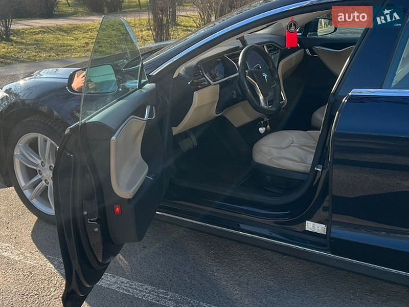 Ліфтбек Tesla Model S 2013 в Одесі