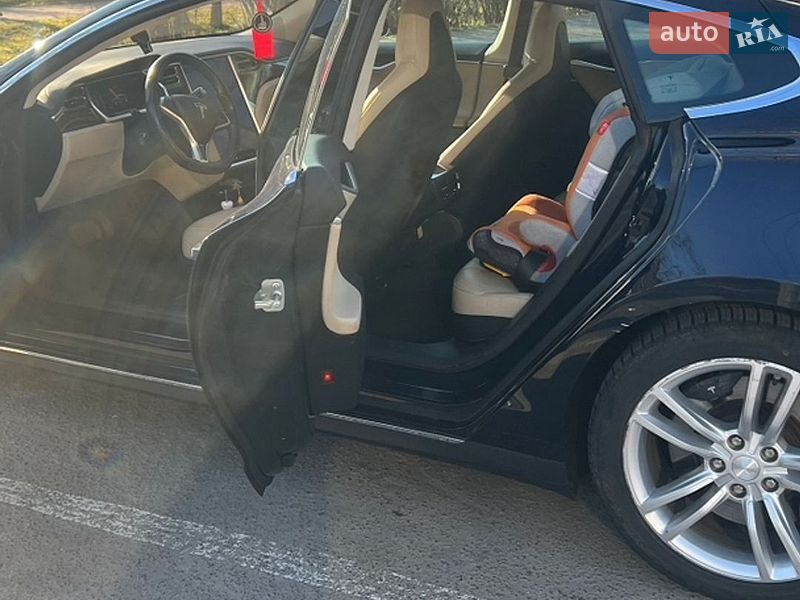 Ліфтбек Tesla Model S 2013 в Одесі
