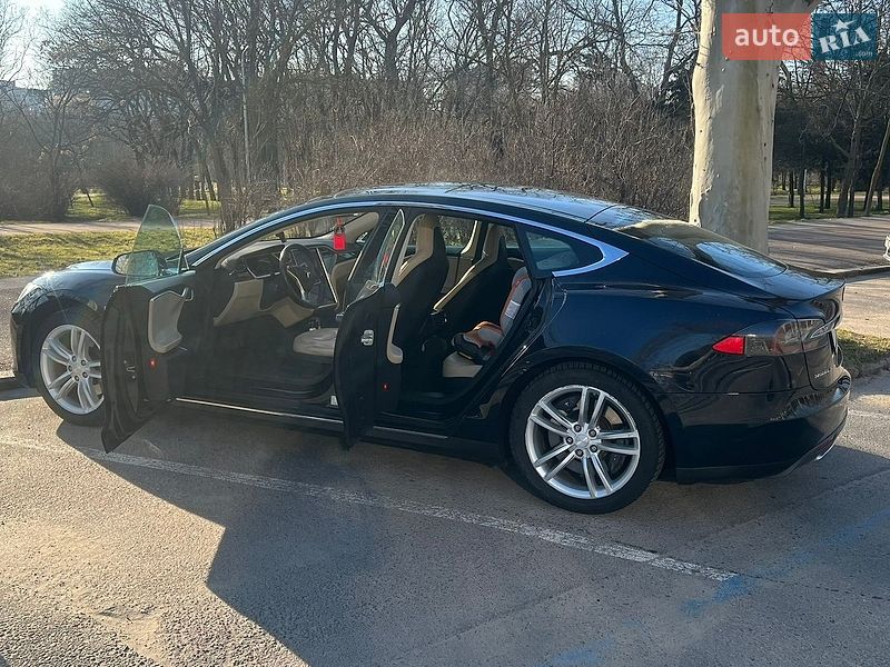 Ліфтбек Tesla Model S 2013 в Одесі