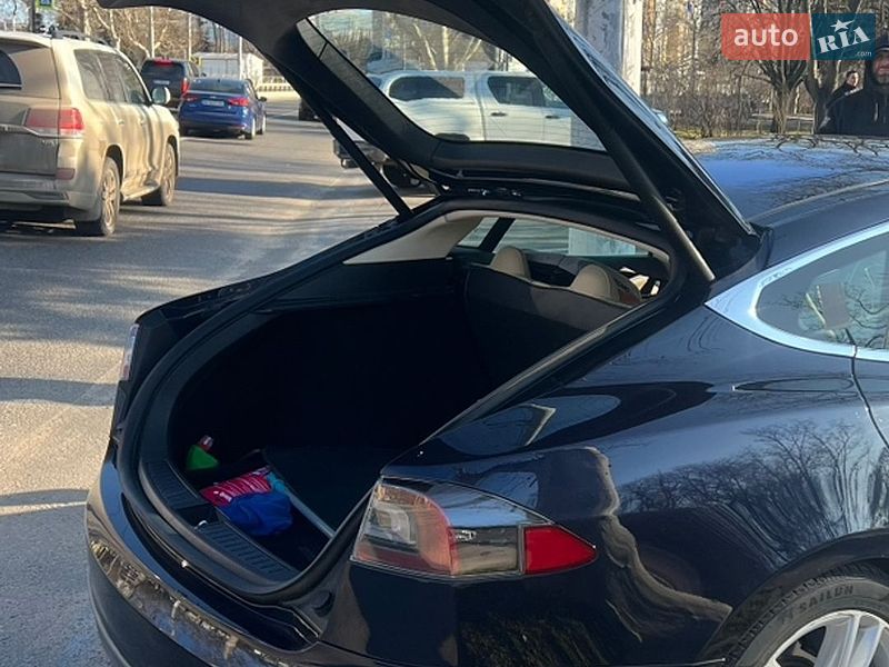 Ліфтбек Tesla Model S 2013 в Одесі