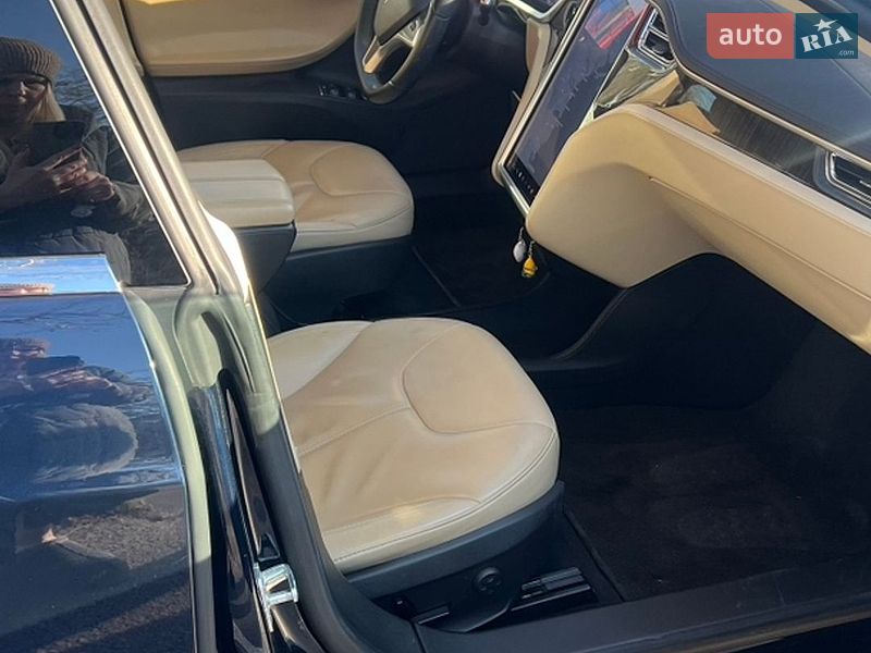 Ліфтбек Tesla Model S 2013 в Одесі