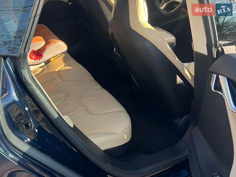 Ліфтбек Tesla Model S 2013 в Одесі