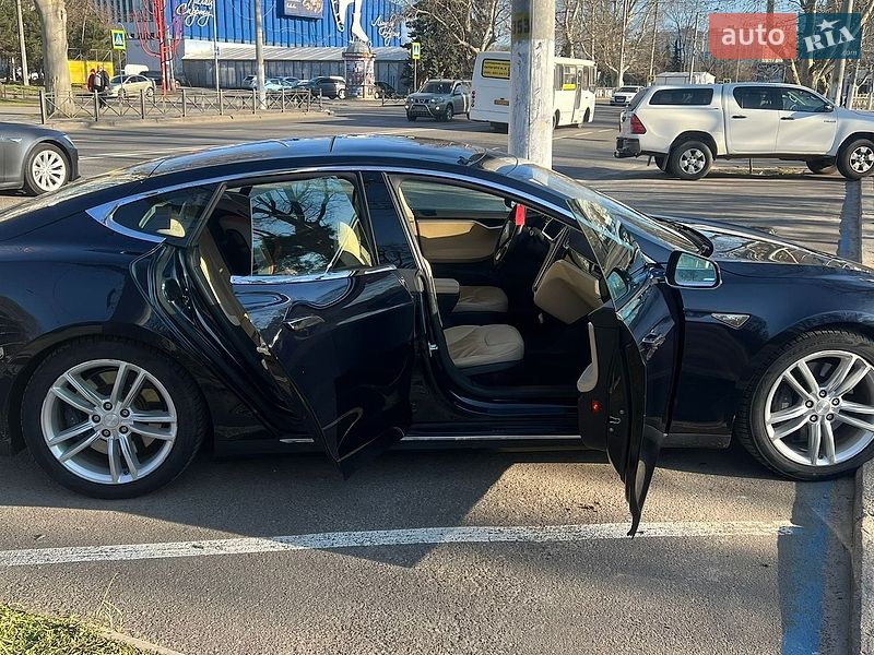 Ліфтбек Tesla Model S 2013 в Одесі
