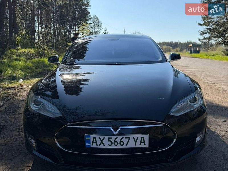 Tesla Model S 2014