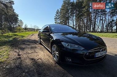 Лифтбек Tesla Model S 2014 в Валках