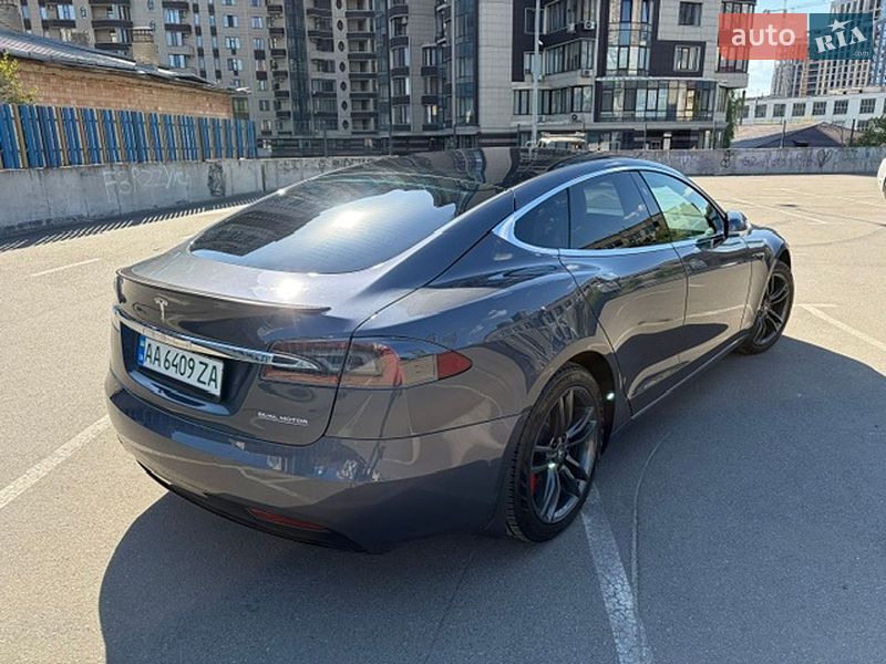 Лифтбек Tesla Model S 2020 в Киеве