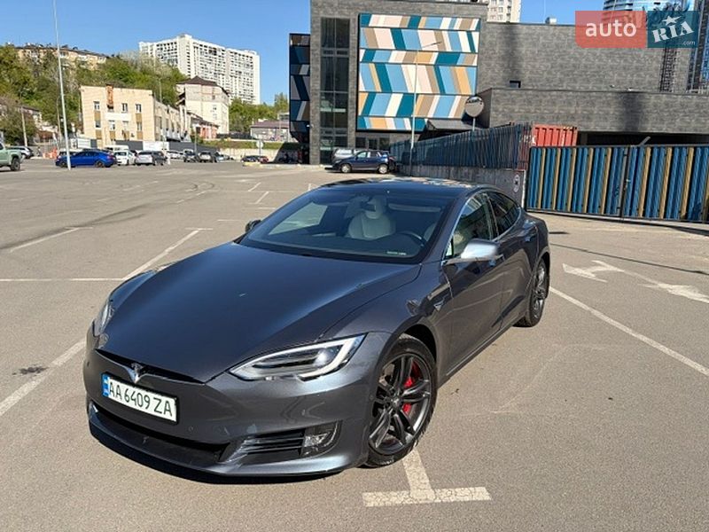 Лифтбек Tesla Model S 2020 в Киеве