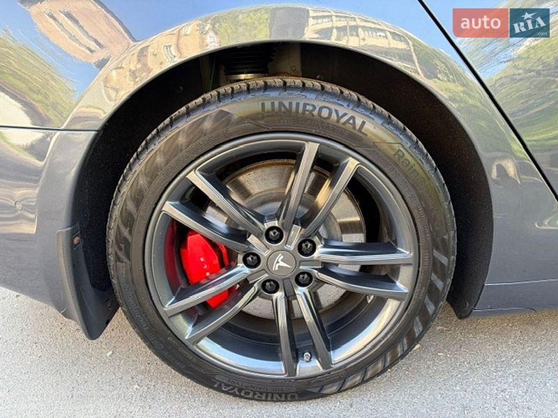 Лифтбек Tesla Model S 2020 в Киеве