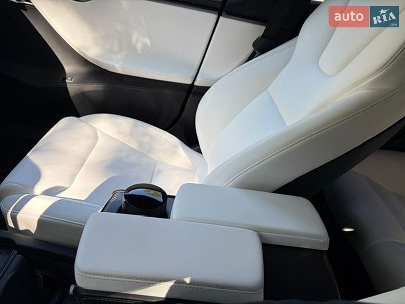 Лифтбек Tesla Model S 2020 в Киеве