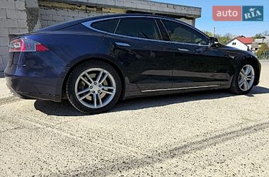 Ліфтбек Tesla Model S 2013 в Чернівцях