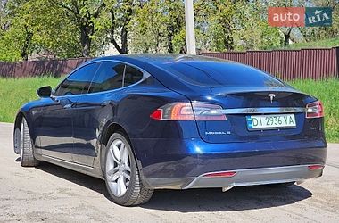 Ліфтбек Tesla Model S 2013 в Чернівцях