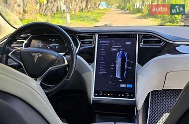 Ліфтбек Tesla Model S 2013 в Чернівцях
