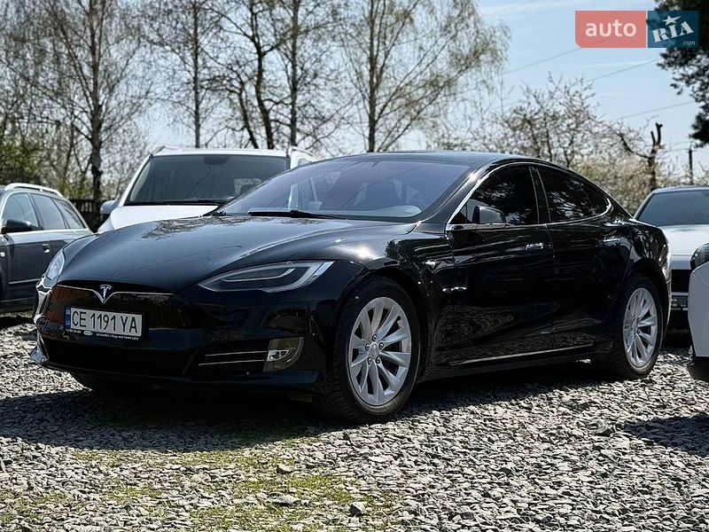 Ліфтбек Tesla Model S 2018 в Чернівцях