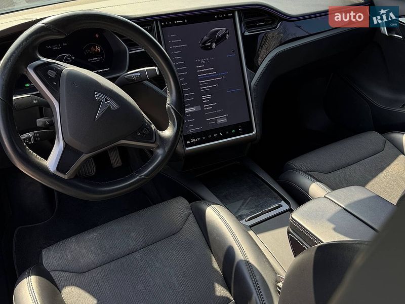 Ліфтбек Tesla Model S 2018 в Чернівцях