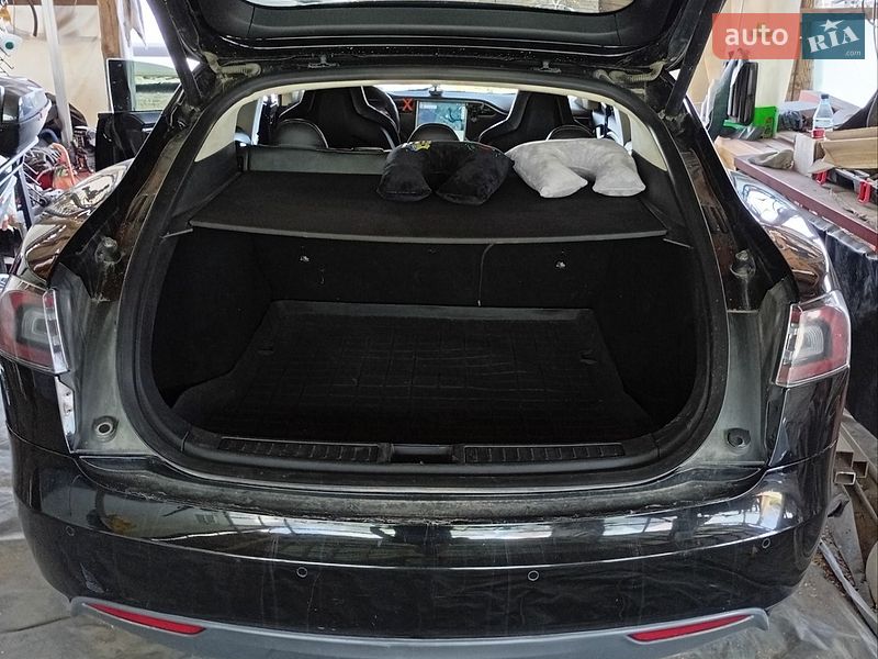 Ліфтбек Tesla Model S 2013 в Кам'янець-Подільському