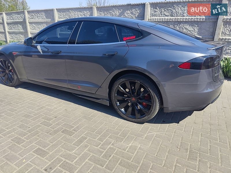 Лифтбек Tesla Model S 2014 в Черкассах