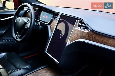 Лифтбек Tesla Model S 2017 в Сходнице