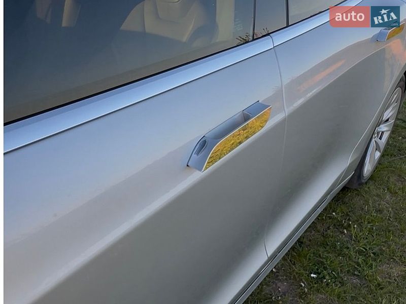 Лифтбек Tesla Model S 2016 в Ивано-Франковске
