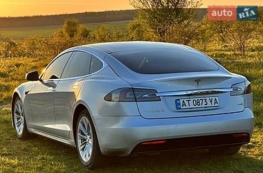 Лифтбек Tesla Model S 2016 в Ивано-Франковске