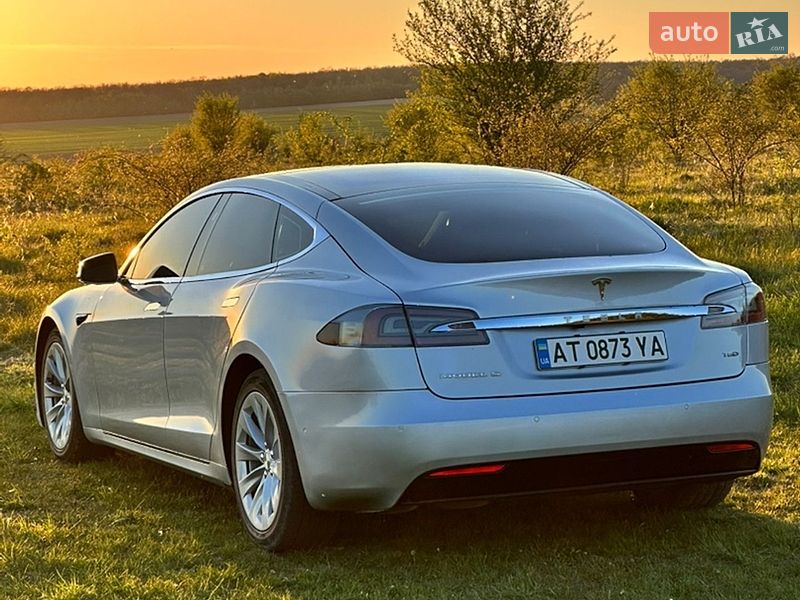 Лифтбек Tesla Model S 2016 в Ивано-Франковске