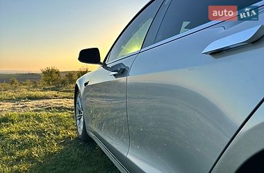 Лифтбек Tesla Model S 2016 в Ивано-Франковске