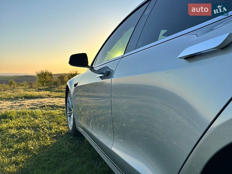 Лифтбек Tesla Model S 2016 в Ивано-Франковске