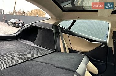 Лифтбек Tesla Model S 2016 в Ивано-Франковске