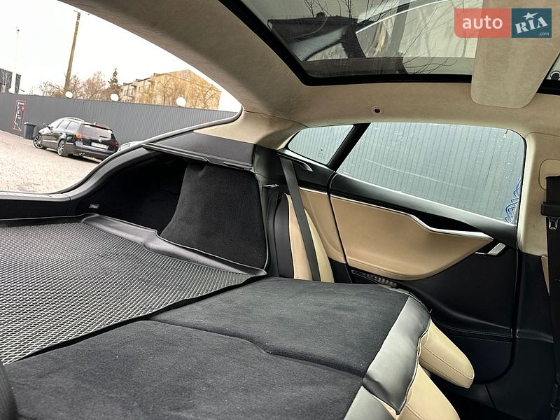 Лифтбек Tesla Model S 2016 в Ивано-Франковске