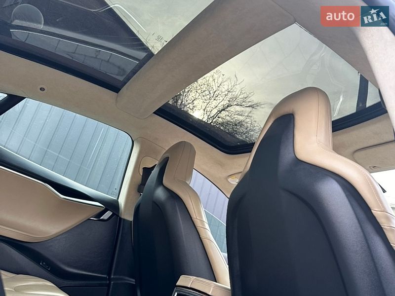 Лифтбек Tesla Model S 2016 в Ивано-Франковске
