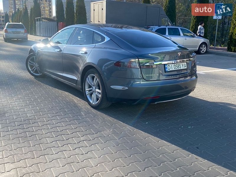 Tesla Model S 2014