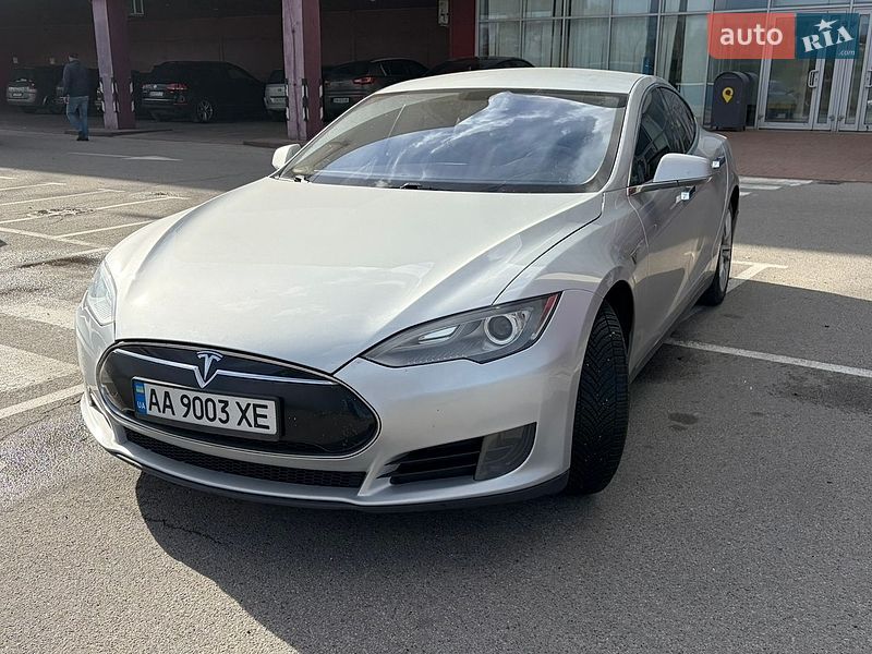 Tesla Model S 2013