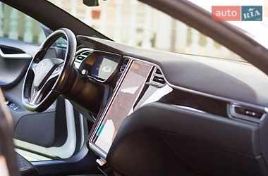 Лифтбек Tesla Model S 2016 в Черновцах